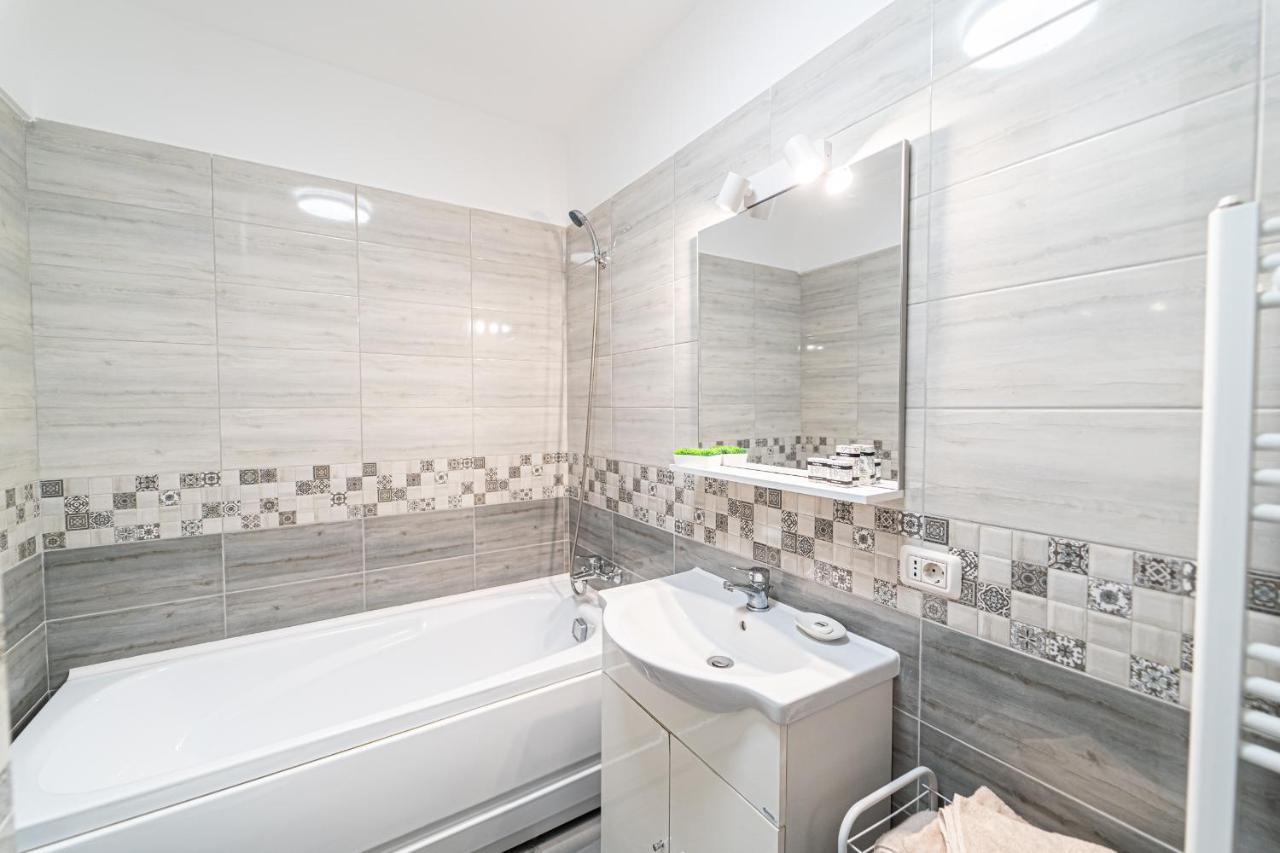 Apartament Delux Bacau Ngoại thất bức ảnh